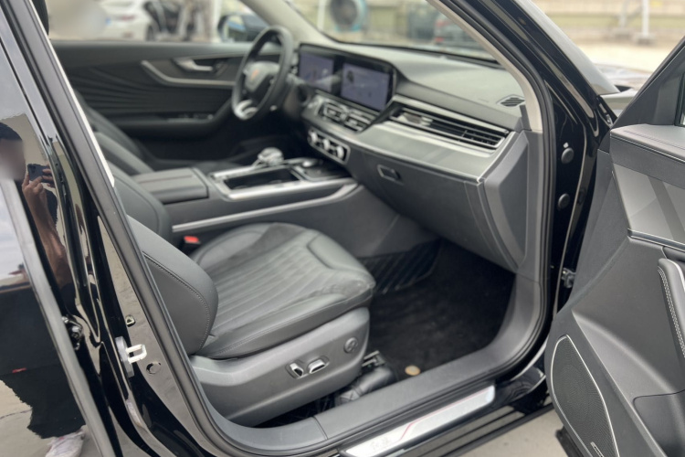 红旗HS5 2023款 2.0T 旗享Pro版中控内饰7004