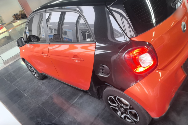 smart forfour 2018款 1.0L 52千瓦激情版车身外观6003