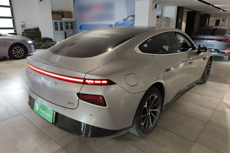 小鹏P7 2022款 480E车身外观7