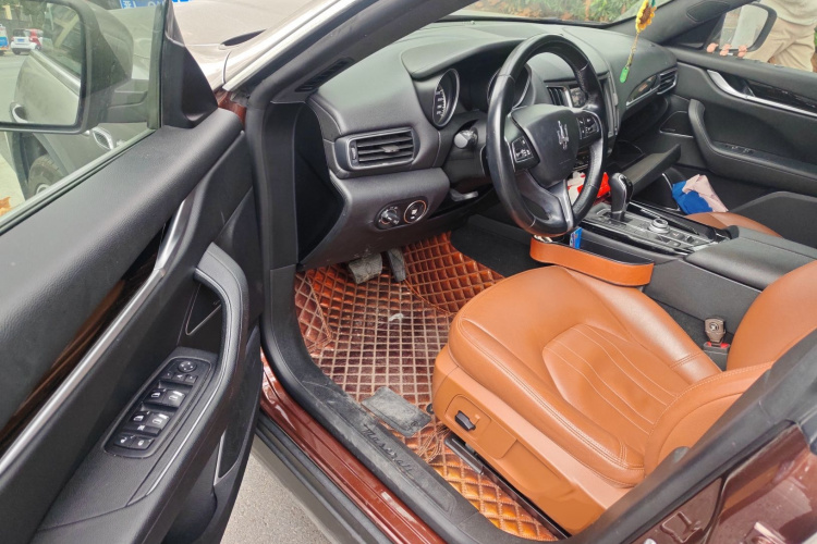 玛莎拉蒂 Levante 2018款 3.0T 经典版中控内饰20
