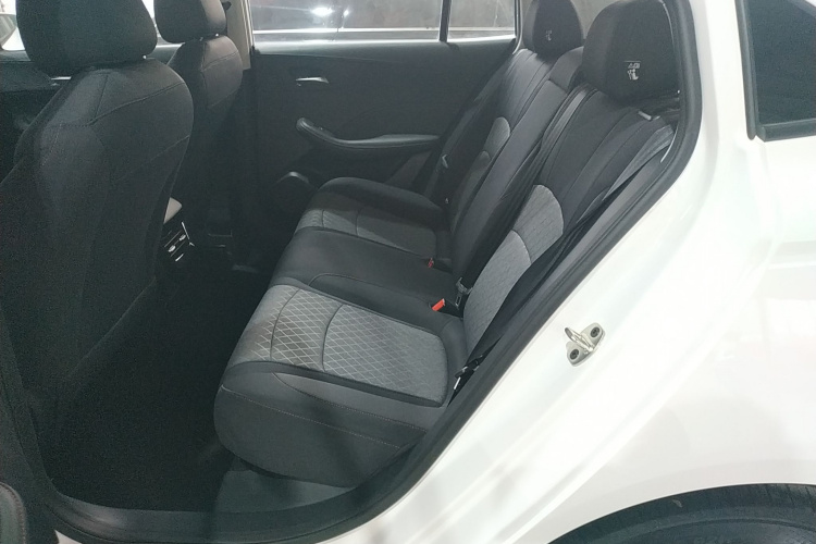 荣威i5 2023款 1.5L 手动舒享版中控内饰21