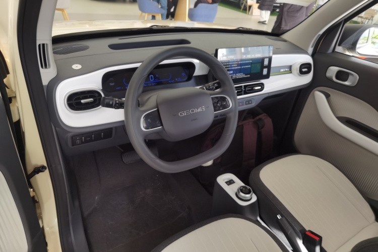 吉利银河 熊猫 2025款 210km 元气熊中控内饰12