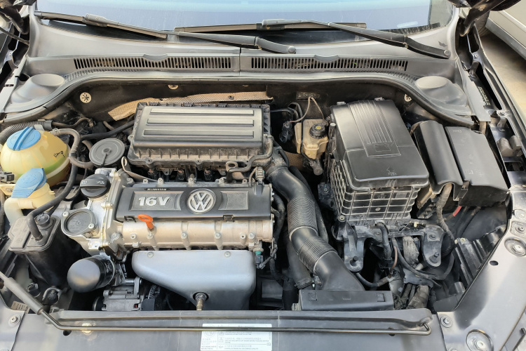 大众 速腾 2014款 1.6L 自动舒适型机舱底盘24