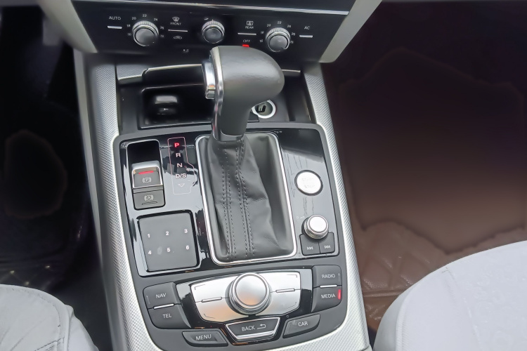 奥迪A6L 2012款 30 FSI 技术型局部细节18