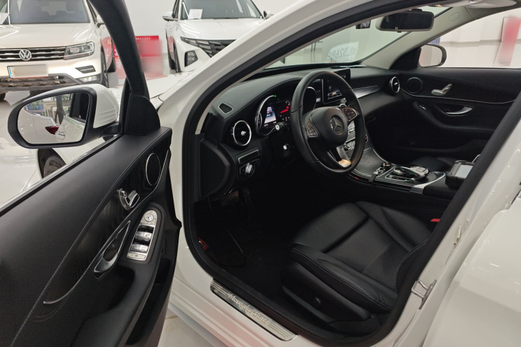 奔驰C级 2017款 C 180 L 运动版中控内饰20