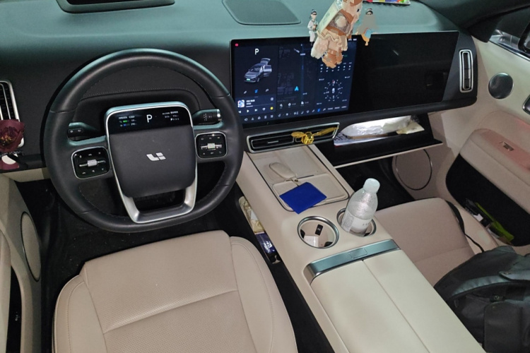 理想汽车 理想L6 2024款 Max中控内饰7002