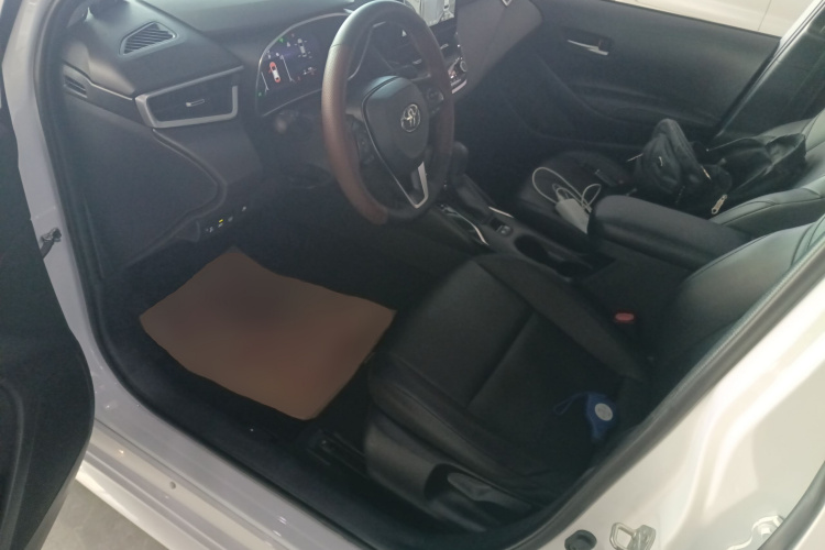 丰田 雷凌 2023款 智能电混双擎 1.8L 豪华版中控内饰19