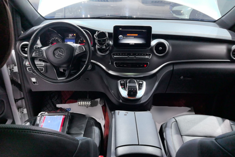 奔驰V级 2018款 V 260 尊贵版 国VI中控内饰12