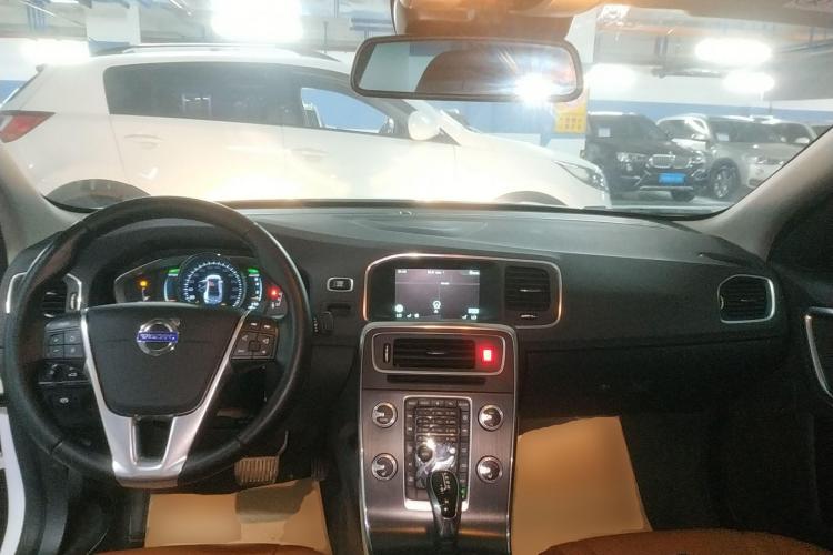 沃尔沃S60 2016款 S60L T5 智驭版中控内饰12