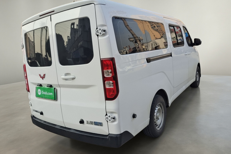 五菱汽车 五菱扬光 2025款 400km 客车版舒适型车身外观7