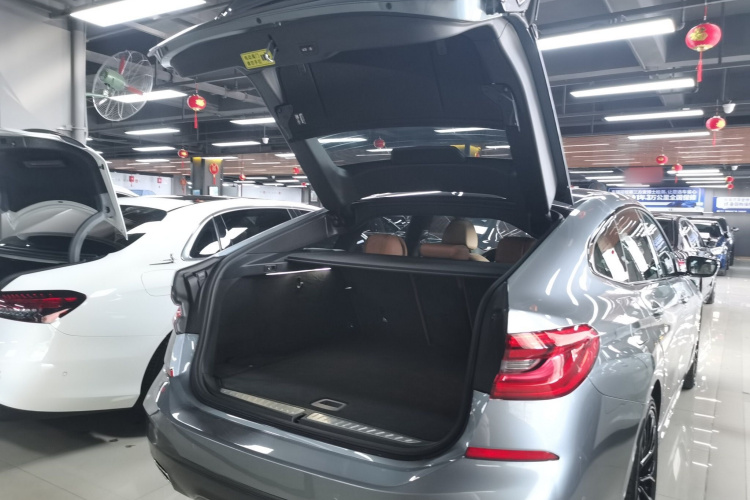 宝马6系GT 2020款 630i M运动套装机舱底盘23