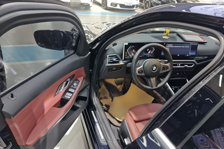 宝马3系 2023款 320Li M运动套装中控内饰7003