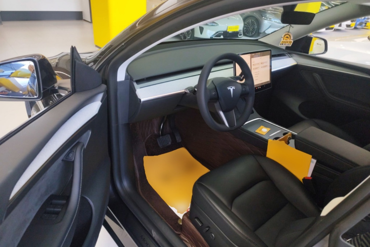 特斯拉 Model Y 2024款 后轮驱动版中控内饰7003