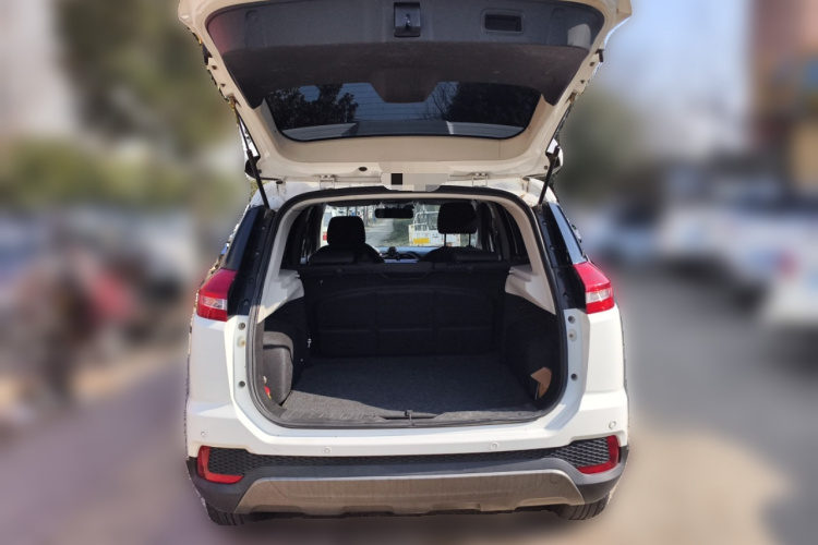 海马S5青春版 2018款 1.6L 手动精英型中控内饰23