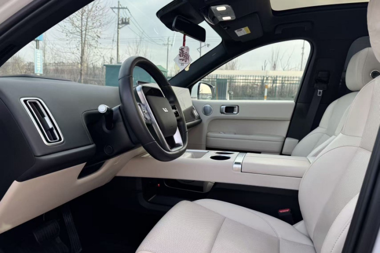 理想汽车 理想L6 2024款 Max中控内饰7002