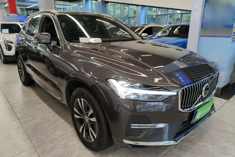 沃尔沃XC60 2025款 B5 四驱智逸豪华版车身外观3