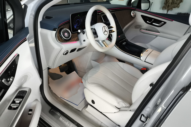 奔驰EQE SUV 2023款 350 4MATIC 先锋版中控内饰7003