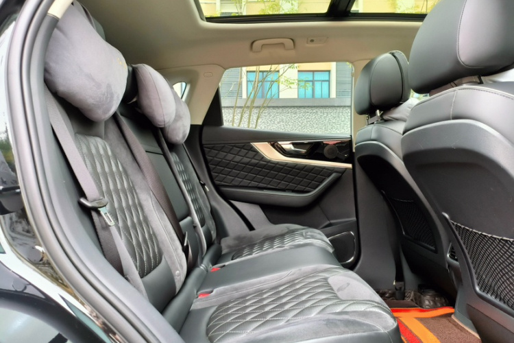 红旗HS5 2019款 2.0T 智联旗享版中控内饰7001