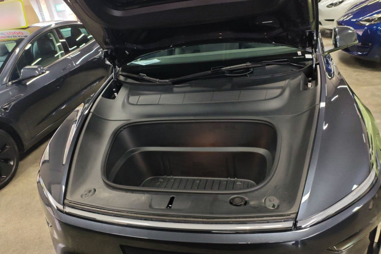 特斯拉 Model Y 2025款 后轮驱动 首发版机舱底盘24
