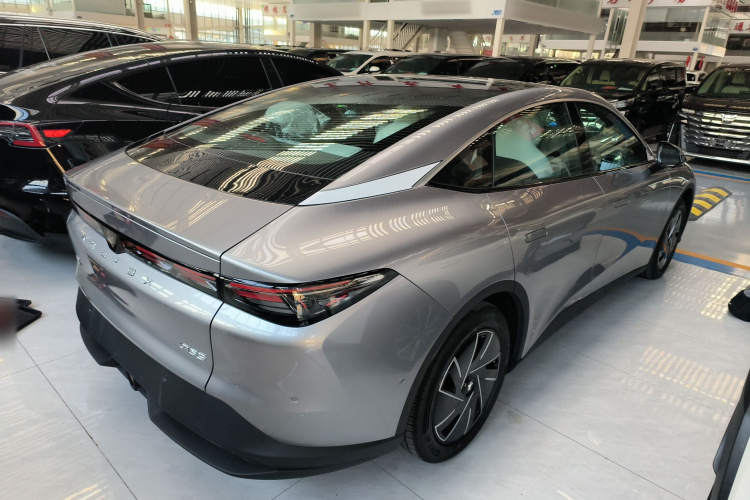 ARCFOX极狐 极狐 阿尔法S5 2025款 改款 560PRO 185kW车身外观7