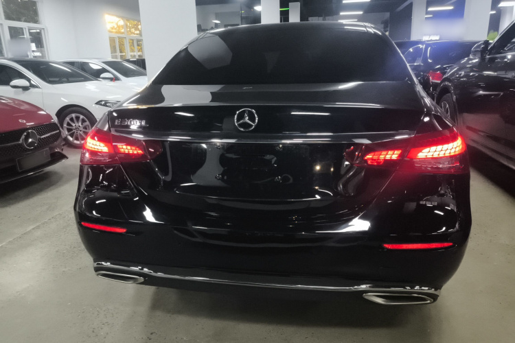 奔驰E级 2020款 改款 E 300 L 运动时尚型车身外观6