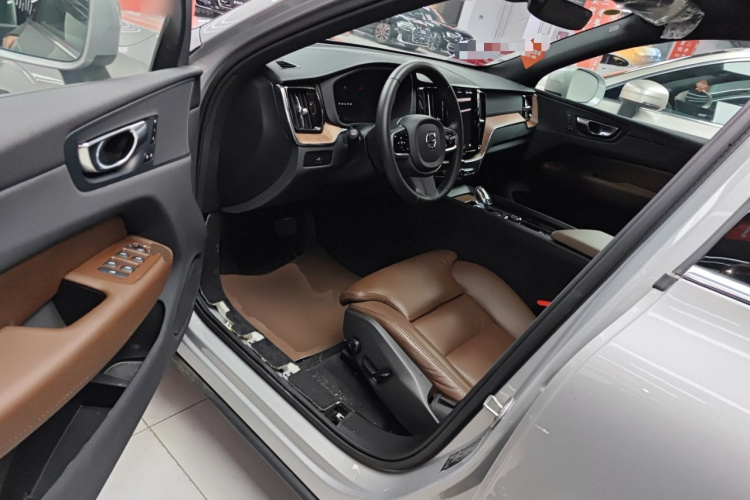 沃尔沃XC60 2025款 B5 四驱智远豪华版中控内饰20