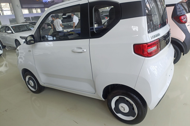 五菱汽车 宏光MINIEV 2022款 轻松款 磷酸铁锂车身外观6005