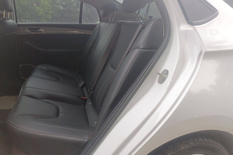 奇瑞 艾瑞泽5 2019款 改款PRO 1.5L 手动青春版 国VI中控内饰21