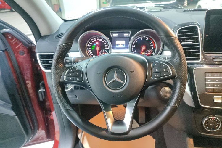 奔驰GLE轿跑 2017款 GLE 320 4MATIC 轿跑SUV中控内饰13