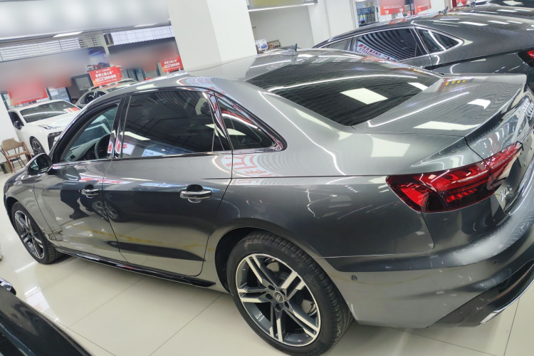 奥迪A4L 2022款 40 TFSI 豪华动感型车身外观4