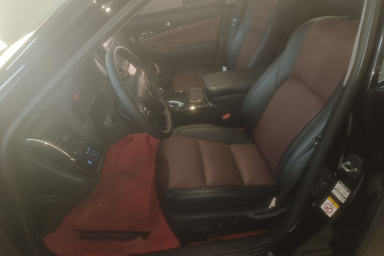 丰田 皇冠 2018款 2.0T 运动版局部细节19