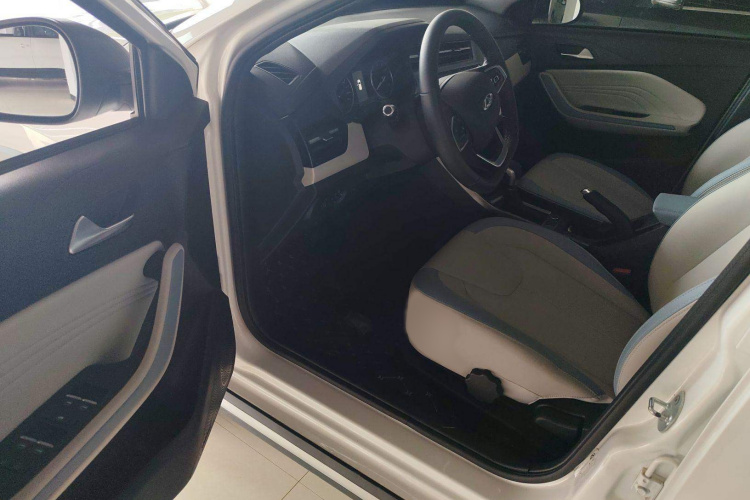 奇瑞 瑞虎3X 2022款 钻石版 1.5L CVT精英版中控内饰7002