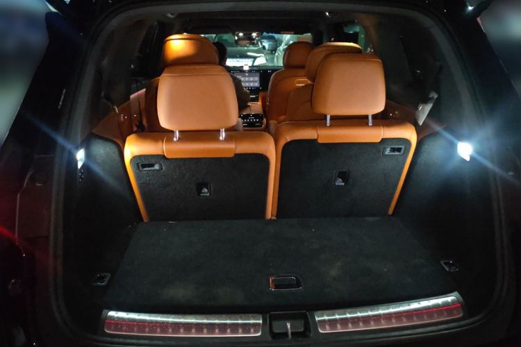 鸿蒙智行 问界M8 2025款 增程 Max+版 53.4kWh 6座版中控内饰23