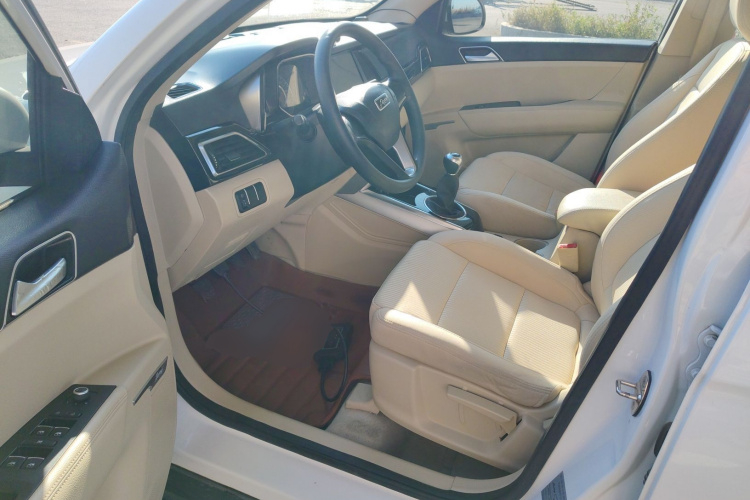 众泰 大迈X5 2017款 超值版 1.6L 手动时尚型中控内饰20