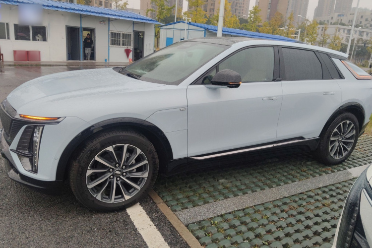 凯迪拉克 IQ锐歌 2022款 四驱高性能尊贵版车身外观6003