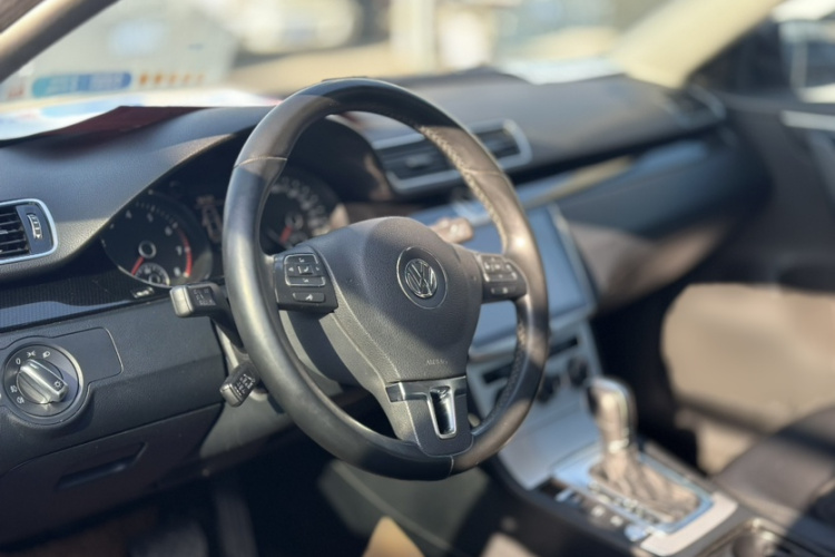 大众 迈腾 2015款 2.0TSI 豪华型中控内饰7001