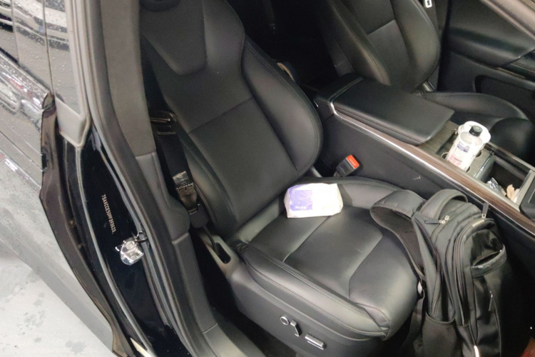 特斯拉 Model X 2023款 双电机全轮驱动版局部细节41