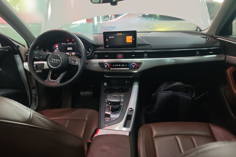 奥迪A4L 2018款 30周年年型 40 TFSI 时尚型中控内饰7002