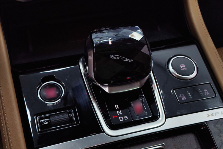 捷豹XFL 2021款 XFL 2.0T P250 两驱尊享豪华版中控内饰7007