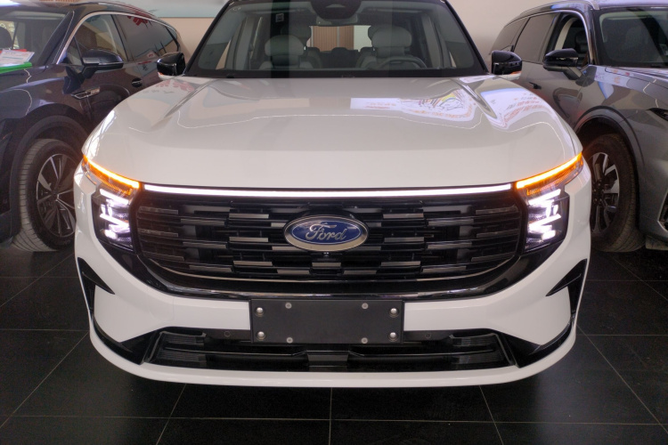 福特 2023款 锐界L 2.0T EcoBoost 四驱七座至尊型车身外观2