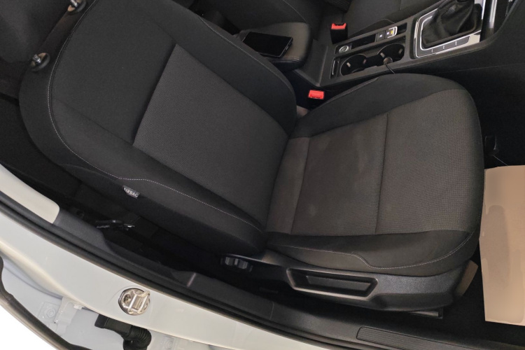 大众 高尔夫 2019款 200TSI DSG舒适进取版 国VI局部细节41