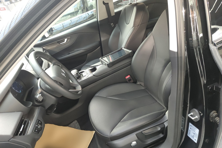 红旗E-QM5 2022款 431km 充电乐享版中控内饰19