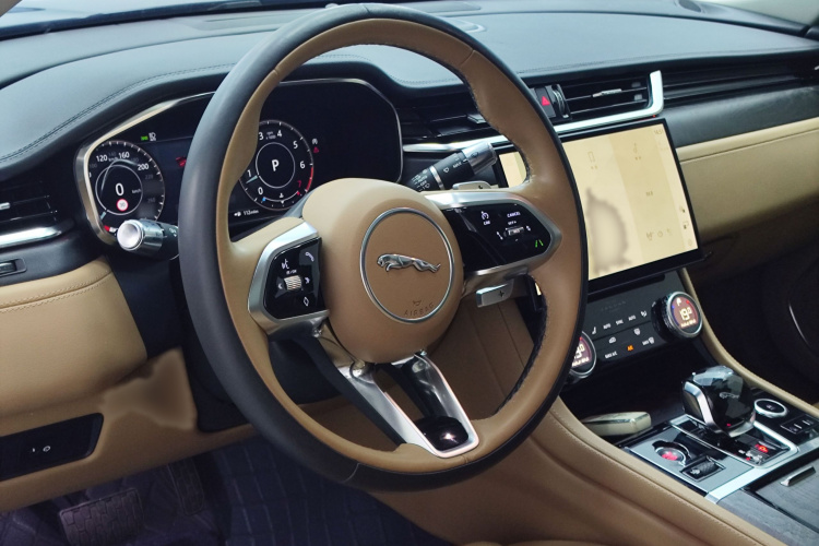 捷豹XFL 2021款 XFL 2.0T P250 两驱尊享豪华版中控内饰7008