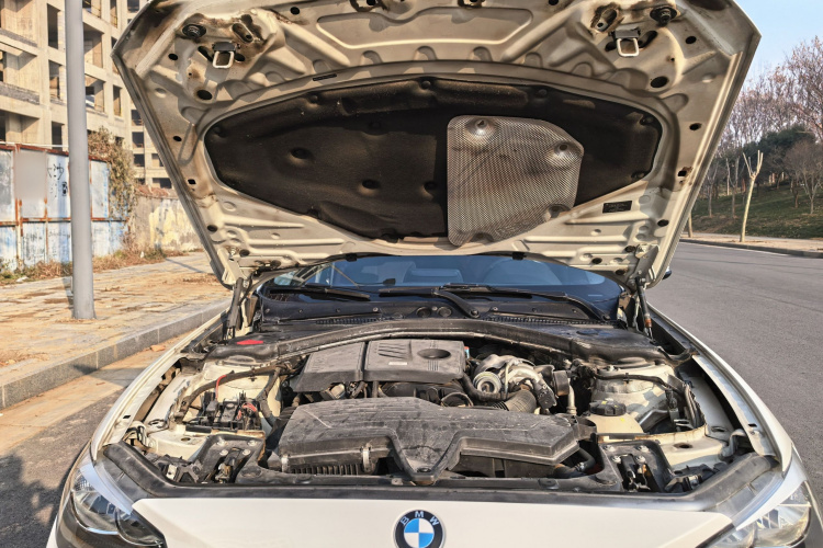 宝马1系(进口) 2013款 改款 116i 领先型机舱底盘24