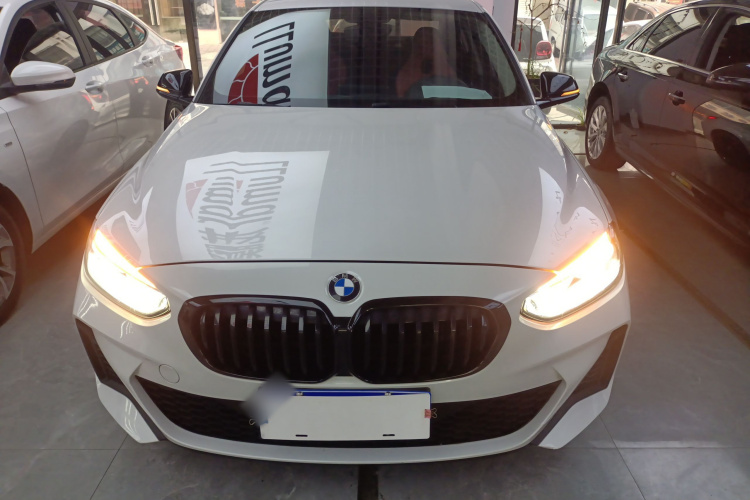 宝马1系 2021款 125i M运动曜夜版车身外观2