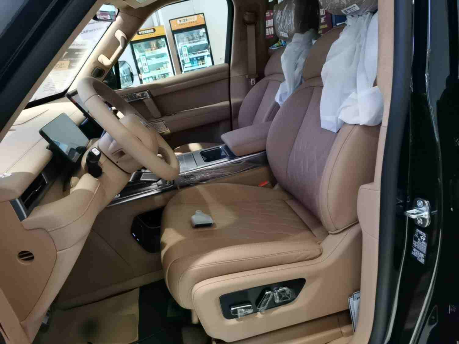 车辆左侧前座椅展示