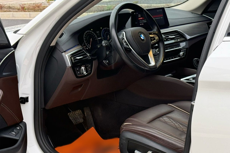 宝马5系新能源 2019款 530Le 豪华套装中控内饰7002