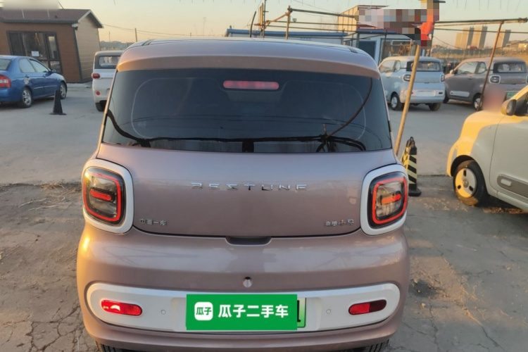 奔腾小马 2026款 222km 闪耀马车身外观6