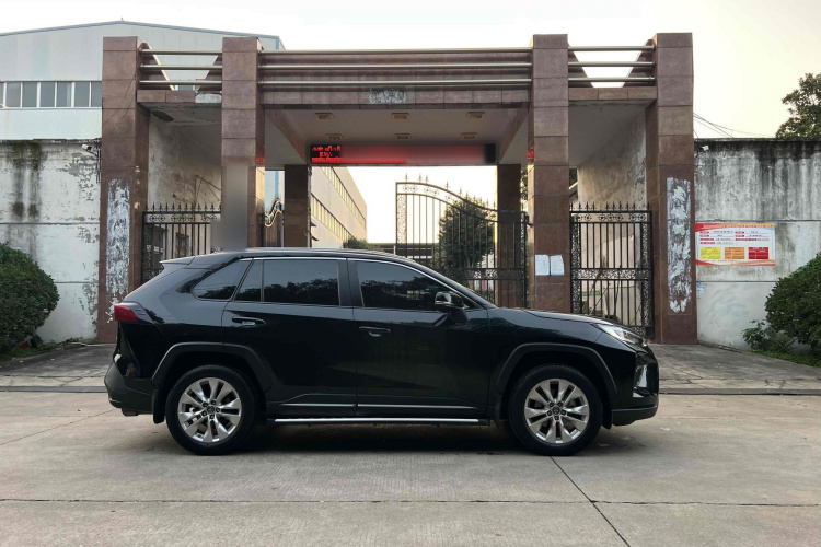 丰田 威兰达 2022款 2.0L CVT两驱领先版车身外观6006