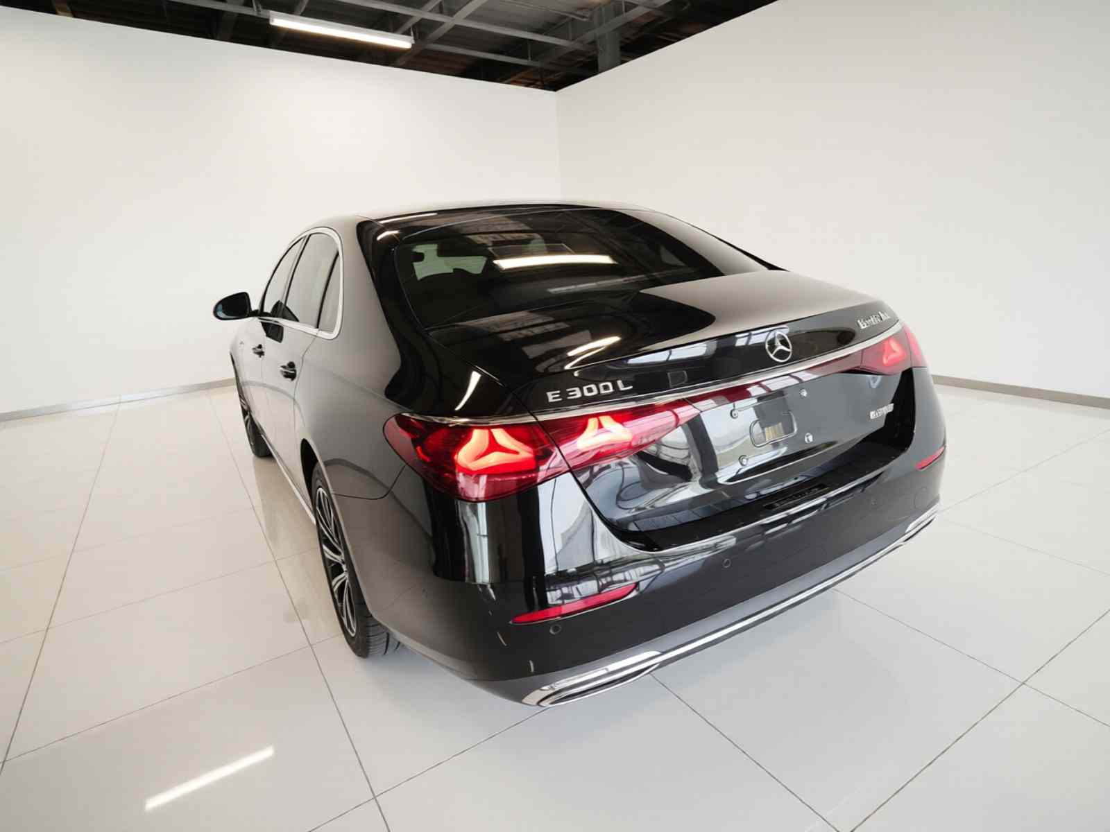 奔驰E级 2025款 E 300 L 豪华型(3)